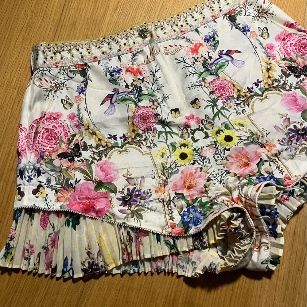 Camilla Boheme Shorts With Pleat Underlay, Floral Silk - Picture 5 of 8